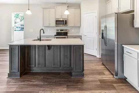 Kitchen - 39 Blues Dr, Pooler, GA 31322 photo 6 of 8