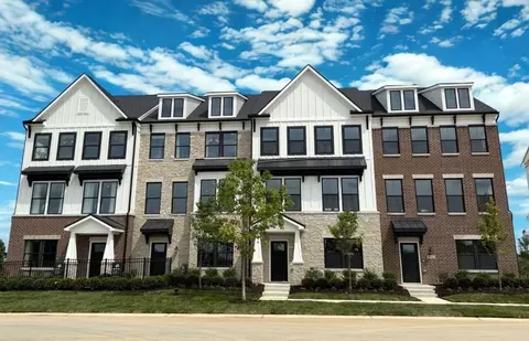 44015 Oakmont Dr, Plymouth, MI 48170