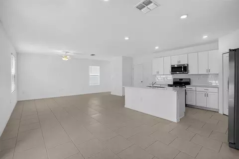 Kitchen - 18127 Mellon St, Parrish, FL 34219 photo 1 of 5