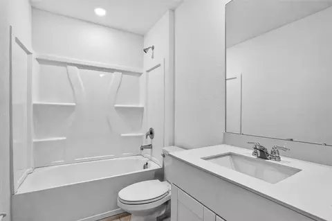 Bath - 18127 Mellon St, Parrish, FL 34219 photo 1 of 2