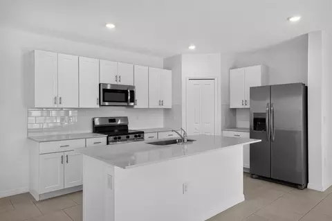 Kitchen - 18127 Mellon St, Parrish, FL 34219 photo 2 of 5