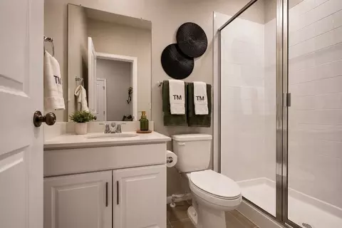 Bath - 705 98th Ave, Greeley, CO 80634 photo 2 of 3