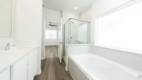Bath - 2332 Nooksack Dr, Conroe, TX 77384 photo 2 of 5