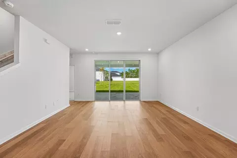 Living - 41 Algiers Ct, Saint Augustine, FL 32095 photo 2 of 6