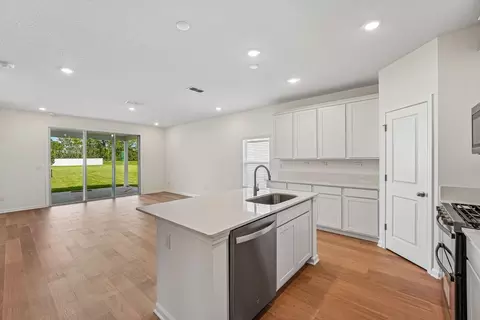 Kitchen - 41 Algiers Ct, Saint Augustine, FL 32095 photo 3 of 7