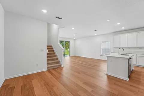 Living - 41 Algiers Ct, Saint Augustine, FL 32095 photo 4 of 6