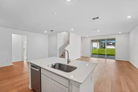 Living - 41 Algiers Ct, Saint Augustine, FL 32095 photo 5 of 6