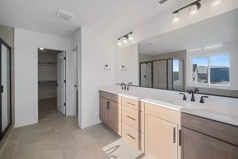 Bath - 5331 N Horseshoe Way, Eagle Mountain, UT 84005 photo 2 of 15