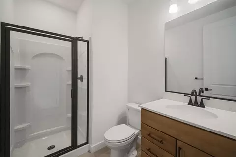 Bath - 5331 N Horseshoe Way, Eagle Mountain, UT 84005 photo 1 of 15