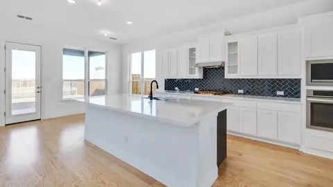 Kitchen - 305 Box Elder Ct, Waller, TX 77484 photo 2 of 5