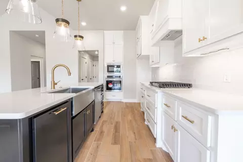 Kitchen - 2920 E Northampton St, Broken Arrow, OK 74014 photo 10 of 11