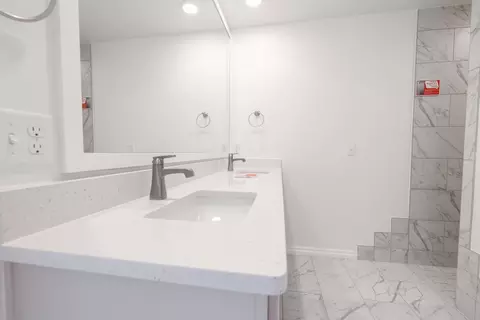 Bath - 2920 E Northampton St, Broken Arrow, OK 74014 photo 1 of 13