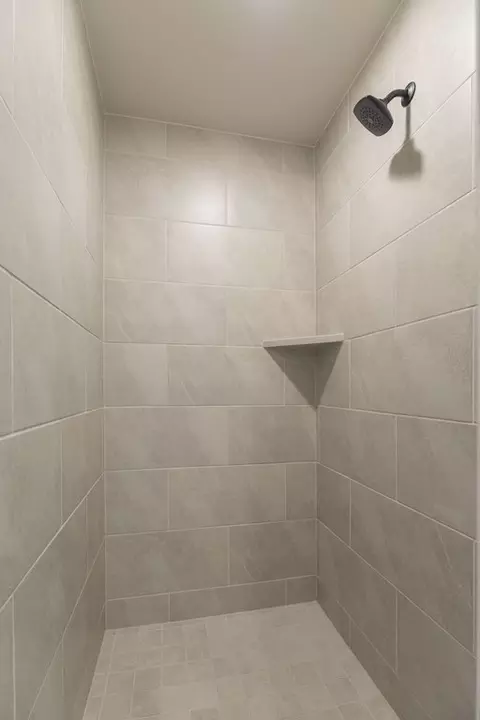 Bath - 2920 E Northampton St, Broken Arrow, OK 74014 photo 7 of 13