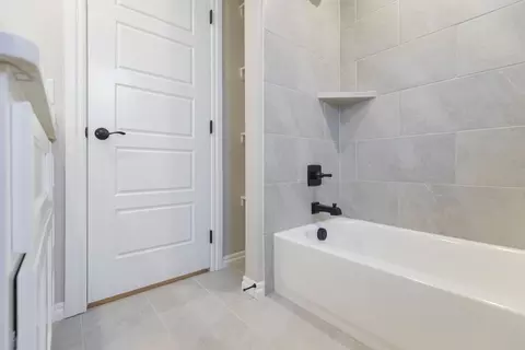 Bath - 2920 E Northampton St, Broken Arrow, OK 74014 photo 9 of 13
