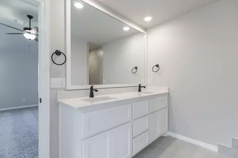 Bath - 2920 E Northampton St, Broken Arrow, OK 74014 photo 6 of 13