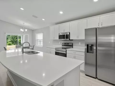 1968 Noble Dr, Davenport, FL 33837
