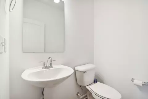 Bath - 2886 Evergreen Ave, Plainfield, IN 46168 photo 1 of 5