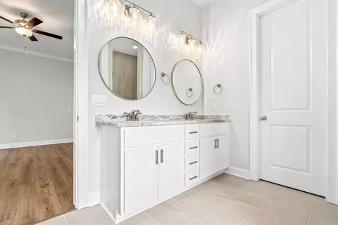 Bath - 127 Laurel Branch Dr, Dothan, AL 36305 photo 1 of 7