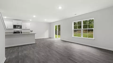 Living - 409 White Spruce Ct, Thomasville, NC 27360 photo 2 of 2