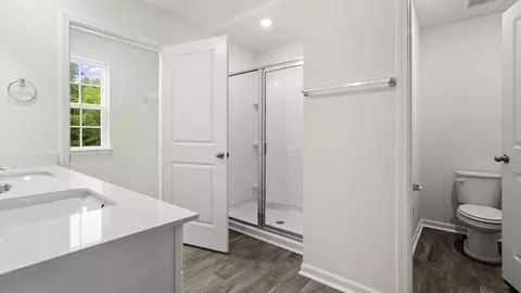 Bath - 409 White Spruce Ct, Thomasville, NC 27360 photo 4 of 8