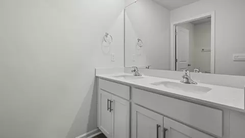 Bath - 409 White Spruce Ct, Thomasville, NC 27360 photo 3 of 8
