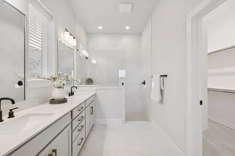 Bath - 1316 S Brook Dr, Leander, TX 78641 photo 1 of 2
