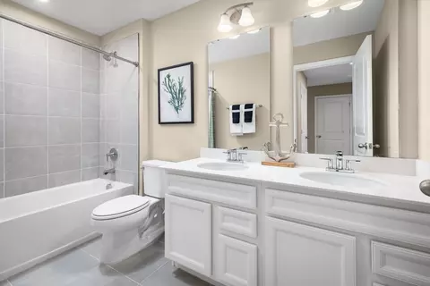 Bath - 1675 Kendall Pointe Pl, Melbourne, FL 32935 photo 1 of 1