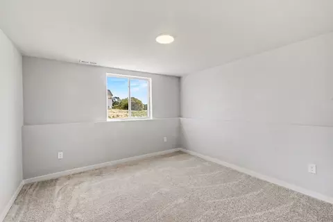 Bedroom - 5528 Lahring Rd, Linden, MI 48451 photo 6 of 7