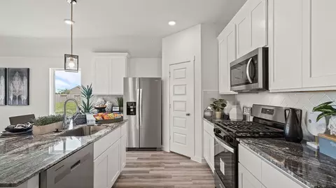 Kitchen - 13 Robin Ct, Angleton, TX 77515 photo 3 of 5