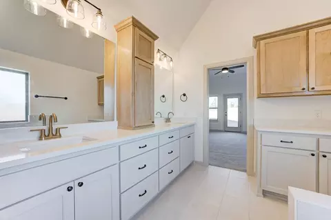 Bath - 7201 E Oakland St, Broken Arrow, OK 74014 photo 2 of 4