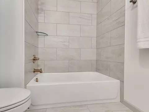 Bath - 7201 E Oakland St, Broken Arrow, OK 74014 photo 4 of 4