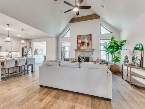 Living - 7201 E Oakland St, Broken Arrow, OK 74014 photo 3 of 3