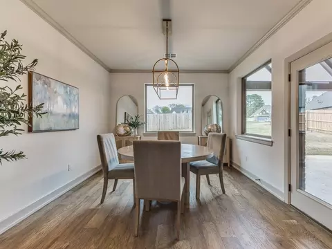 Dining - 7201 E Oakland St, Broken Arrow, OK 74014 photo 3 of 4