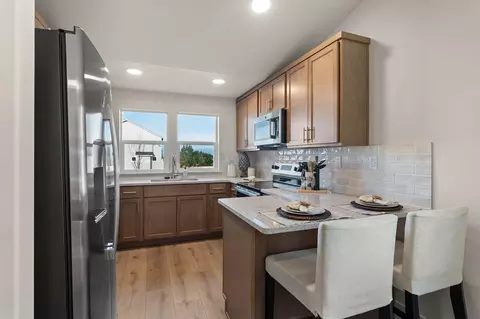 Kitchen - 110 Blantons Lp, Grandview, WA 98930 photo 2 of 4