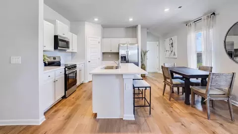 Kitchen - 8105 Chesapeake Trl, Bauxite, AR 72011 photo 2 of 5