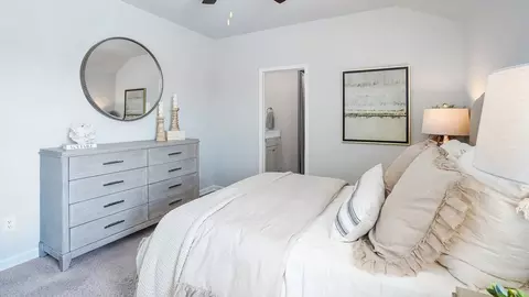 Bedroom - 8105 Chesapeake Trl, Bauxite, AR 72011 photo 2 of 5