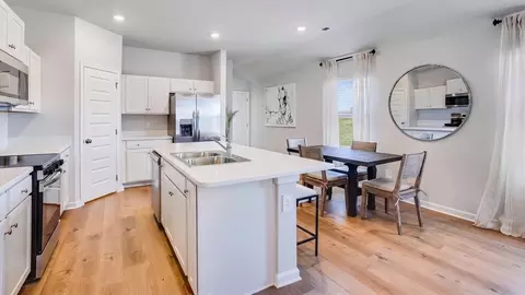 Kitchen - 8105 Chesapeake Trl, Bauxite, AR 72011 photo 3 of 5