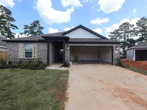 989 Garden Path Dr, Willis, TX 77378