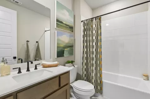 Bath - 1010 Longbow Trl, Justin, TX 76247 photo 4 of 6