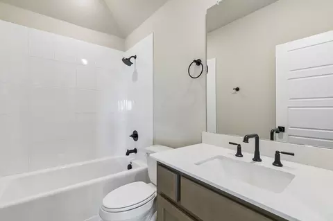Bath - 1010 Longbow Trl, Justin, TX 76247 photo 6 of 6