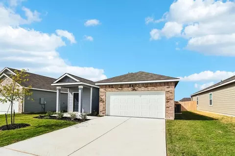 Exterior - 136 Dionicio Loop, Seguin, TX 78155 photo 6 of 11