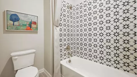 Bath - 931 Cherrystone Loop, Buda, TX 78610 photo 4 of 5