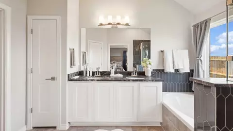 Bath - 931 Cherrystone Loop, Buda, TX 78610 photo 2 of 5