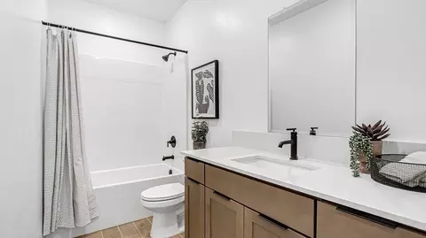 Bath - Jewetta & 7th Standard, Shafter, CA 93263 photo 4 of 4