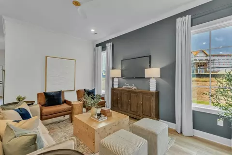 Living - 173 9, Auburn, AL 36830 photo 2 of 2