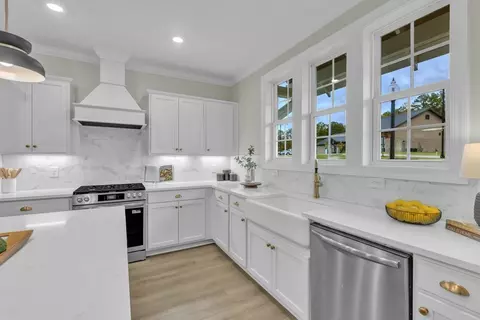 Kitchen - 173 9, Auburn, AL 36830 photo 7 of 8