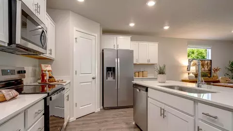 Kitchen - 3341 Eden Way, Eugene, OR 97404 photo 8 of 9