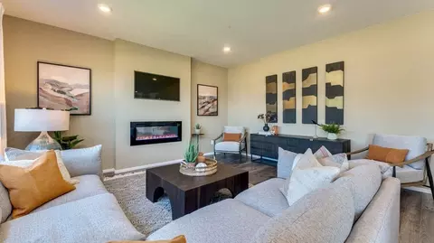 Living - 3341 Eden Way, Eugene, OR 97404 photo 2 of 6