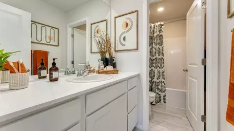 Bath - 3341 Eden Way, Eugene, OR 97404 photo 1 of 4