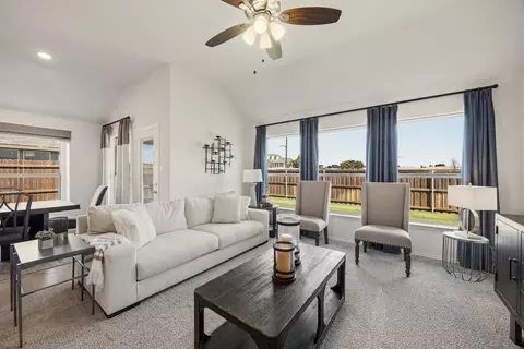 Living - 902 Misty Ln, Cleburne, TX 76033 photo 2 of 2